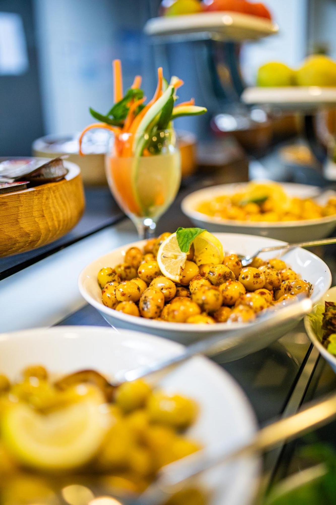 Ramada Encore Istanbul Kartal Ngoại thất bức ảnh